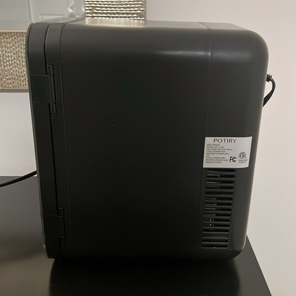 Potiry Portable Mini Fridge Warming or Cooling - Picture 10 of 14